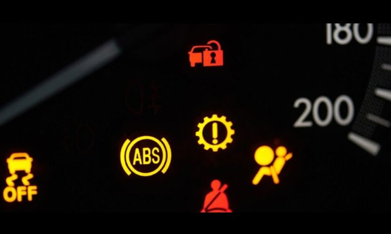 Загорается ABS на Nissan: почему горит индикатор и как устранить неисправность
