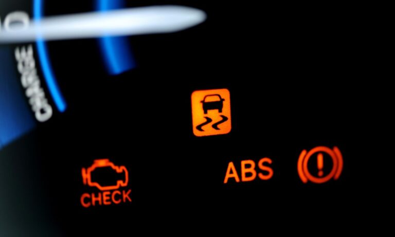 Горит ABS на Ford: причины, диагностика и устранение